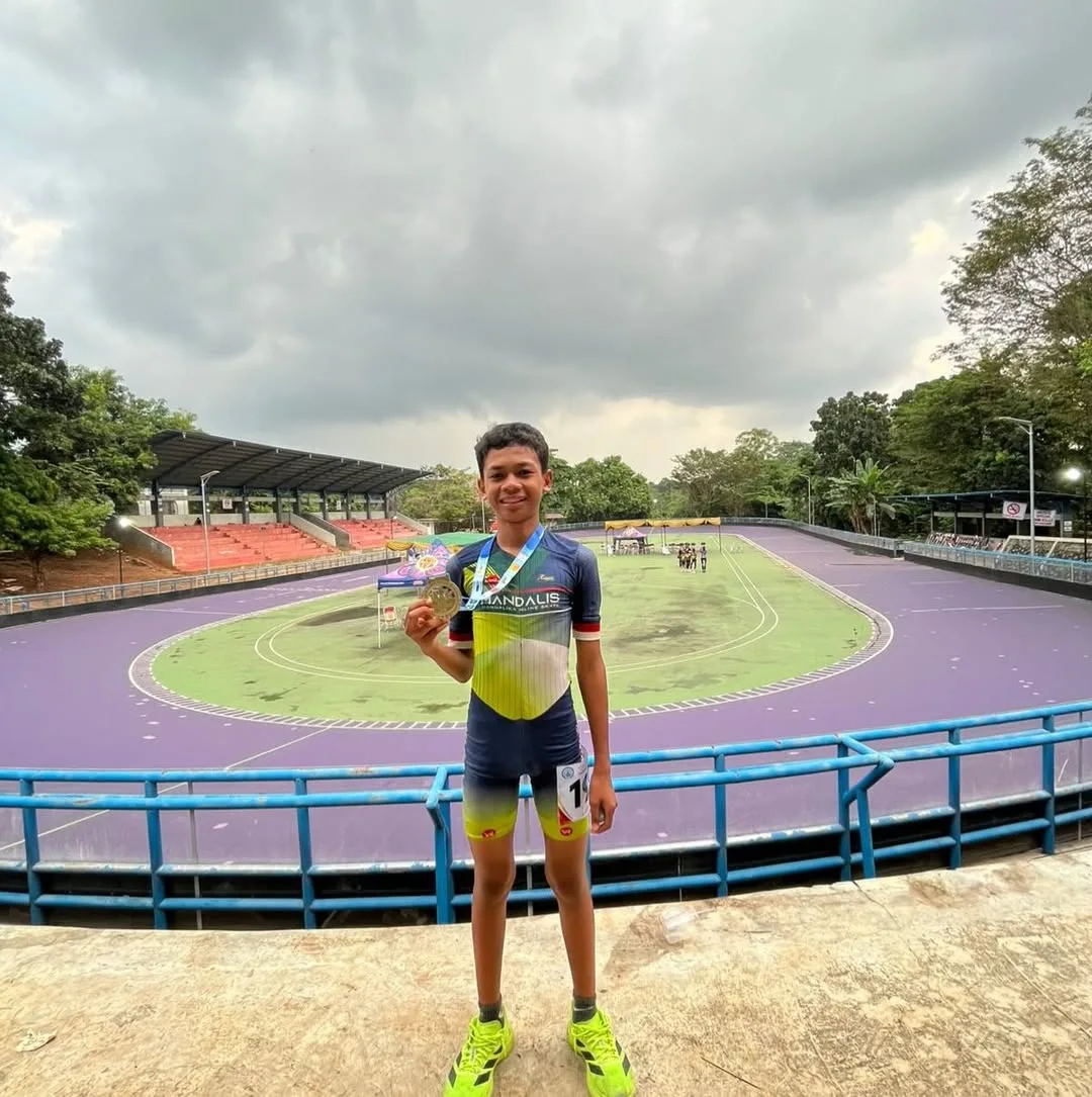 Siswa SMPN 1 Narmada, Alwan Watoni, Raih Medali Emas di Ajang Sepatu Roda Nasional