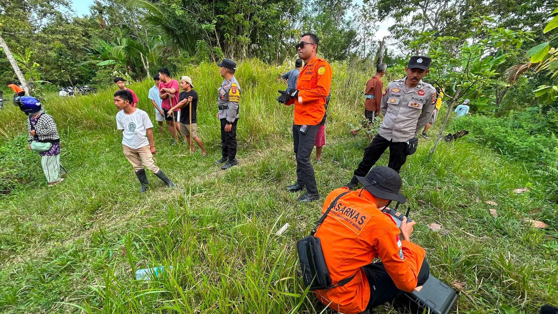 Tim SAR gabungan lakukan pencarian terhadap Mustakim yang hilang di Hutan Karang Sidemen (Info Lombok/Muzakir)