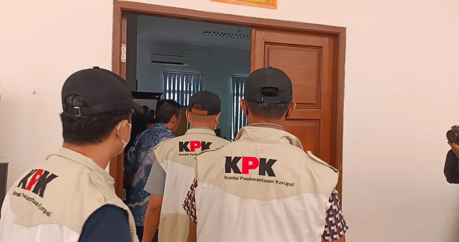 Beraking News Kantor Bupati Digeledah Penyidik KPK 