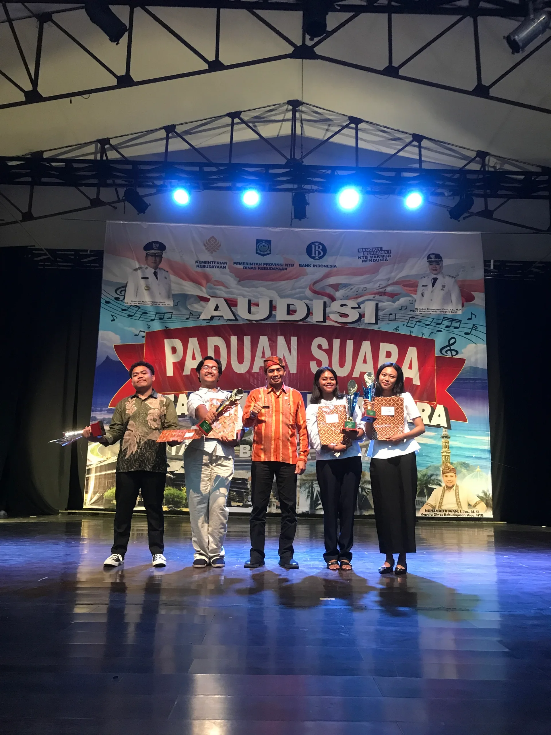 Foto: Muhammad Aiman (UIN Mataram), Muhammad Farid Firdaus (Universitas Mataram), Josefina Alexandra Virena (Universitas Bumigora), dan Pramesti Dyah Pitaloka (Universitas Bumigora)
