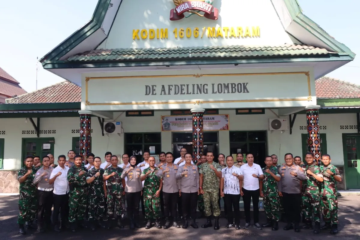 Perkuat Sinergitas TNI-Polri, Kapolres Lombok Barat Hadiri Silaturahmi Lintas Institusi di Kodim 1606 Mataram