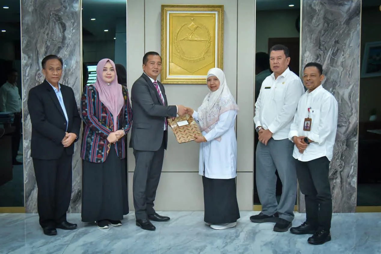 Gubernur NTB Lalu Iqbal Serahkan Radiogram Mendagri, Wabup Nurul Adha Resmi Jalankan Tugas Bupati Lombok Barat