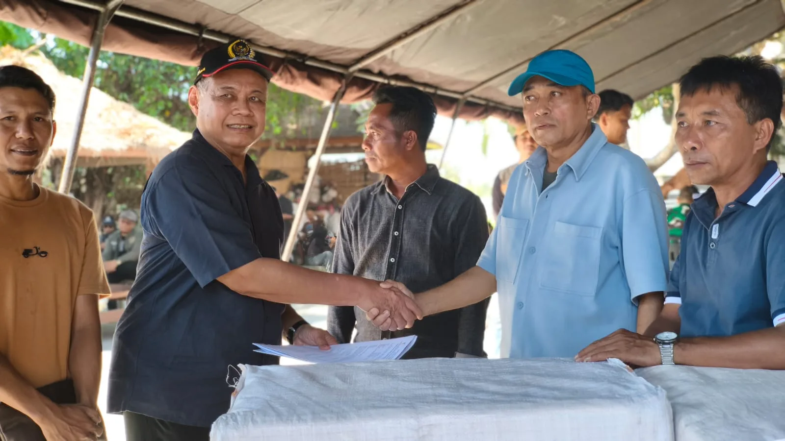 Komisi VIII DPR RI Nanang Samodra Gerak Cepat Salurkan Bantuan Kemensos untuk Warga Terdampak Kebakaran Desa Adat Sade
