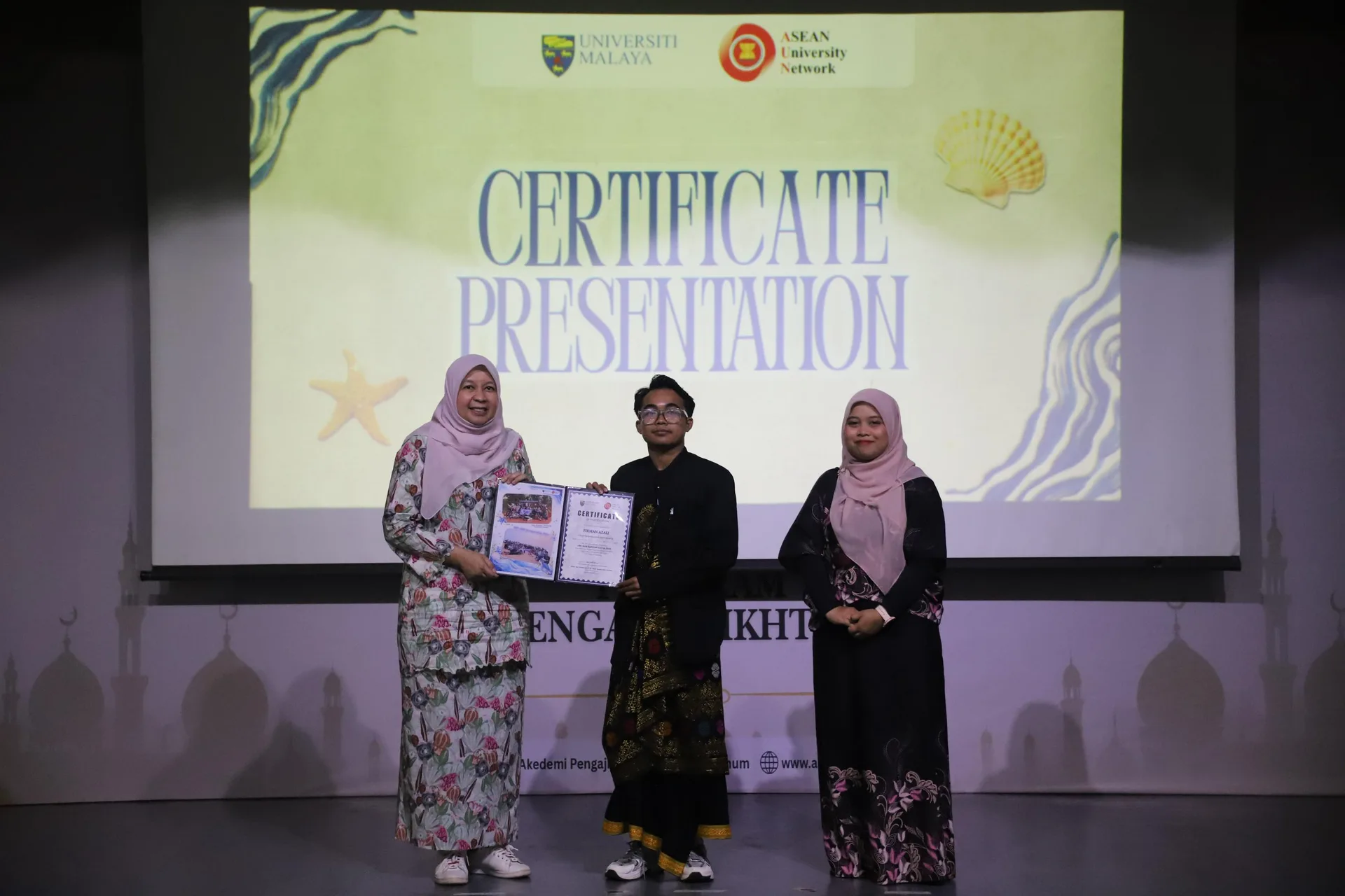 Cerita Inspiratif Pemuda asal Desa Batunampar Lotim, Bawa Nama Lombok dan Budaya Sasak ke Forum 11 Negara Asia di Malaysia