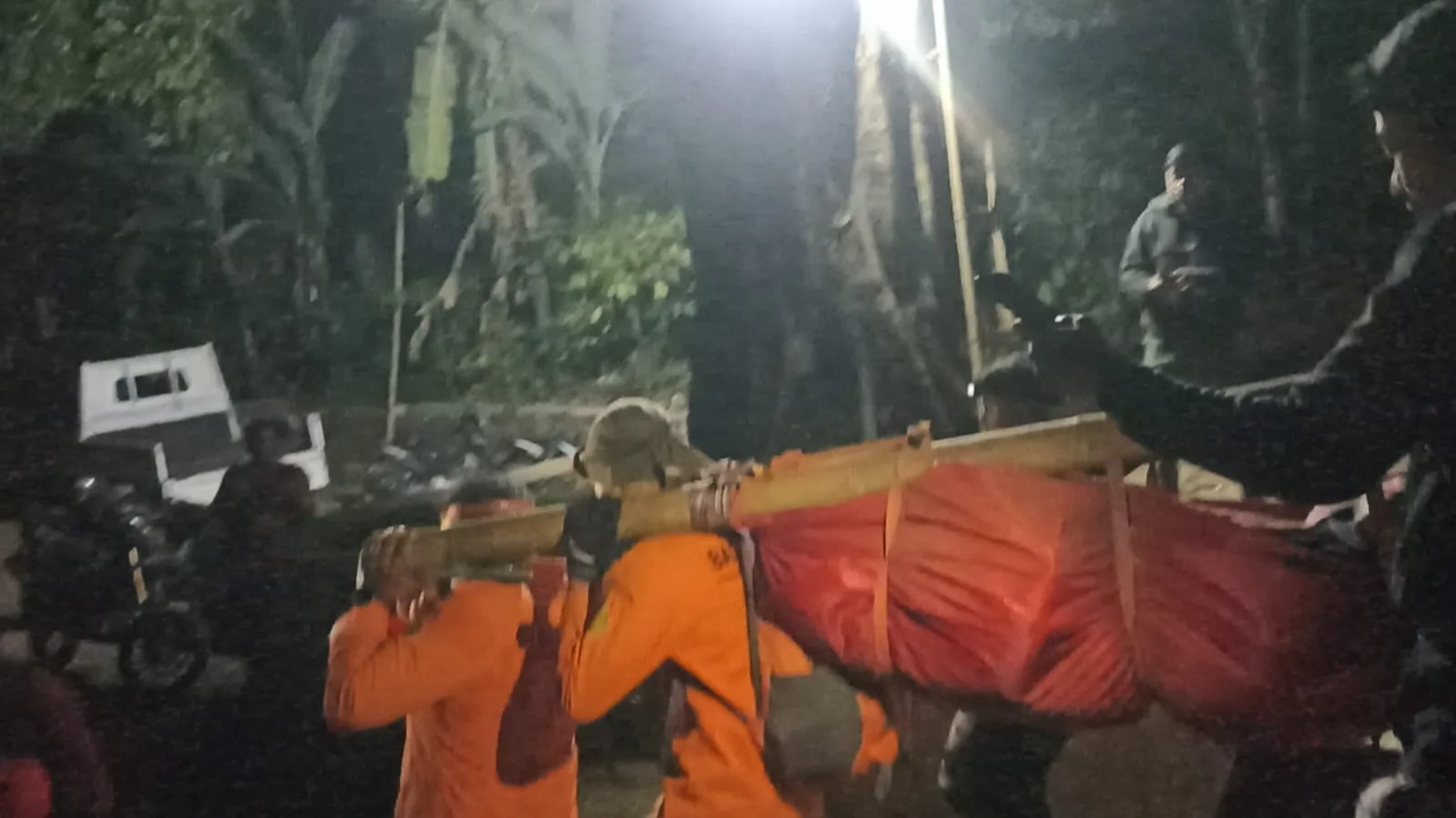 WNA Asal China Berhasil Dievakuasi Selamat oleh Tim SAR Gabungan Usai Alami Kecelakaan di Gunung Rinjani