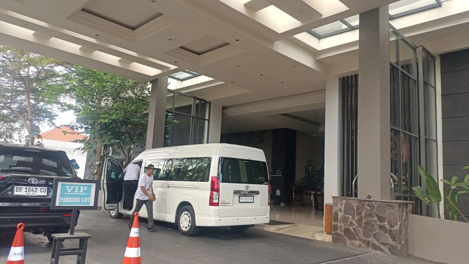 Aktivitas di Lobby Hotel Lombok Astoria Hotel (Info Lombok/Ist)