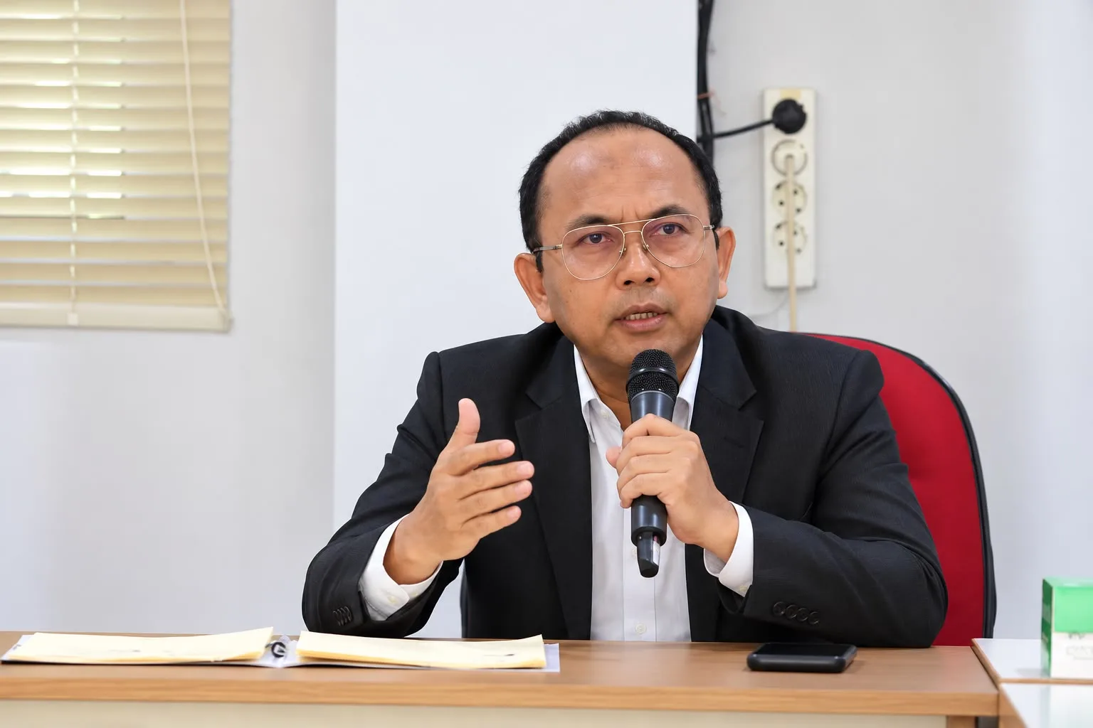 Dekan Fakultas Hukum Ilmu Sosial dan Ilmu Politik Universitas Mataram, Lalu Wira Pria Suhartana (Info Lombok/Ist)